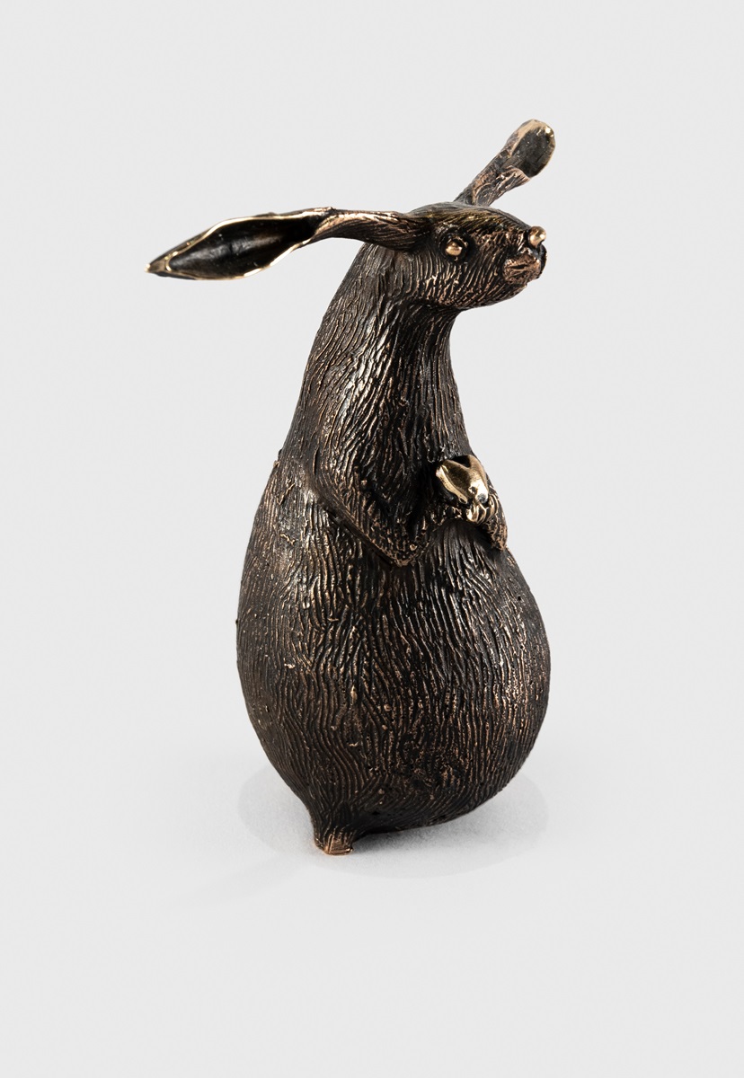 картинка Скульптура Кролик с сердцем от магазина Одежда+