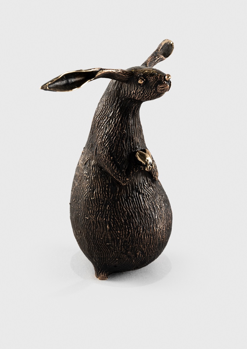 картинка Скульптура Кролик с сердцем от магазина Одежда+